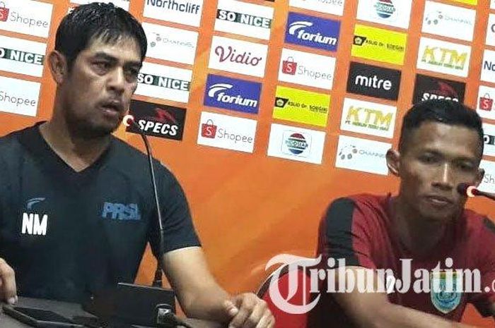 Pelatih Persela Lamongan, Nil Maizar saat jumpa pers jelang laga Persela vs Bali United di Lamongan, Rabu (17/7/2019).