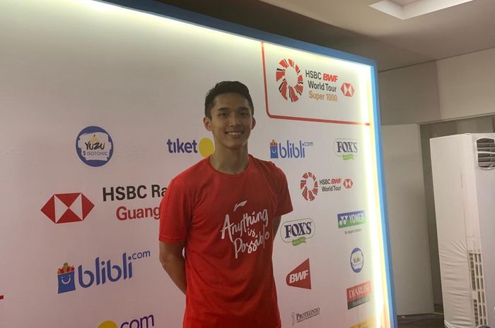 Pebulutangkis tunggal putra Indonesia, Jonatan Christie, pada konferensi pers usai laga perempat final Indonesia Open 2019 di Istora Senayan, Jakarta, Jumat (19/7/2019).