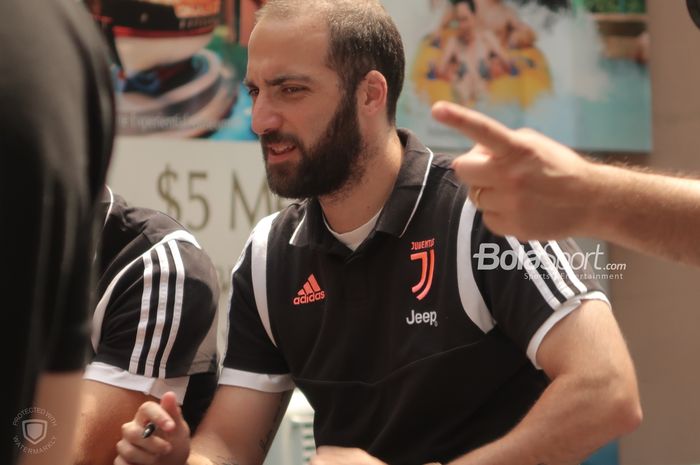 Pemain Juventus, Gonzalo Higuain, turut hadir dalam acara meet and greet International Champions Cup 2019 di  Resorts World Sentosa, Singapura, Sabtu (20/7/2019).