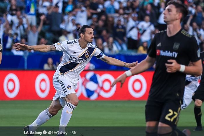 Penyerang LA Galaxy, Zlatan Ibrahimovic, beraksi dalam laga MLS melawan Los Angeles FC di Dignity Health Sports Park, California, 19 Juli 2019.