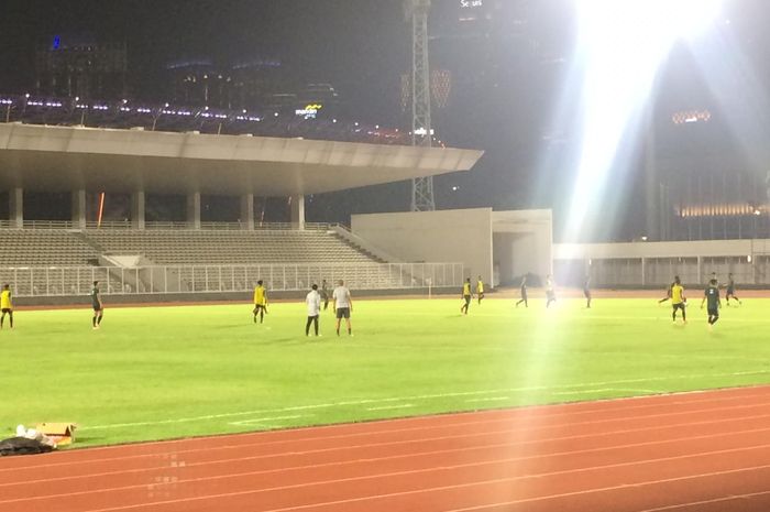 Timnas U-23 Indonesia melakukan sesi latihan perdana di Stadion Madya, Senayan, Jakarta Pusat, Minggu (21/7/2019)