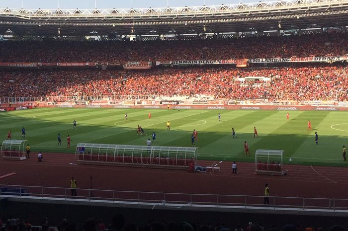 Suasana laga final pertama Piala Indonesia 2018 saat Persija Jakarta menjamu PSM Makassar di SUGBK, Senayan, Jakarta Pusat, 21 Juli 2019. 