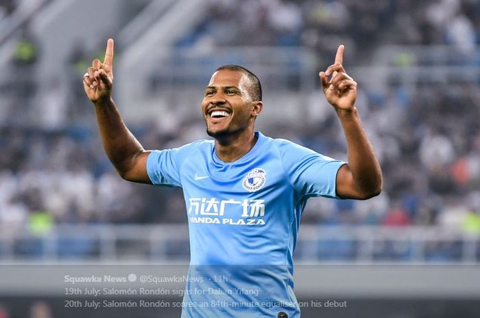 Salomon Rondon merayakan gol untuk Dalian Yifang.