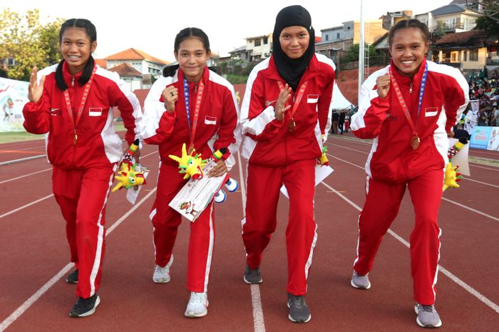 Tim lari estafet 4x100 meter lakukan setelah meraih medali emas pada ASG 2019, Senin (22/7/2019)