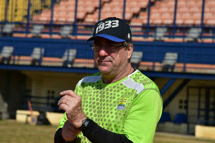 Pelatih Persib Bandung, Robert Rene Alberts.