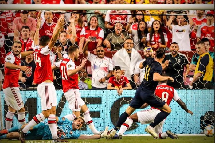 Penyerang Real Madrid, Gareth Bale (kedua dari kanan), mencetak gol ke gawang Arsenal dalam laga International Champions Cup 2019 di FedEx Field, 23 Juli 2019.