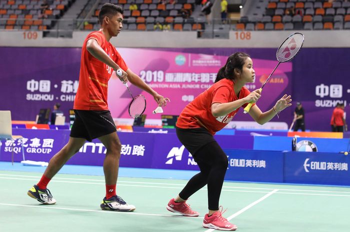 Pasangan ganda campuran junior Indonesia, Mohammad Rezky Alfarez/Nahla Aufa Dhia Ulhaq, saat tampil pada Kejuaraan Asia Junior  2019.