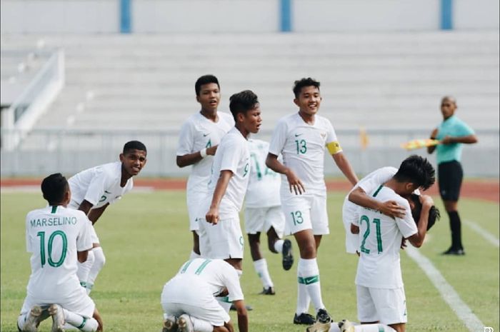 Selebrasi para pemain timnas U-15 Indonesia setelah mengalahkan Vietnam dengan skor 2-0 pada laga pertama Piala AFF U-15 2019 di Thailand, Sabtu (27/7/2019).