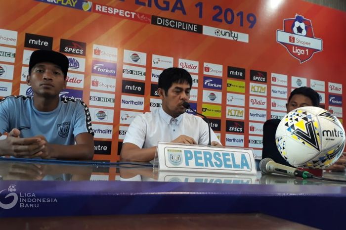 Pelatih Persela Lamongan, Nil Maizar, saat memberikan keterangan jelang laga kontra Borneo FC pada pekan ke-11 Liga 1 2019.