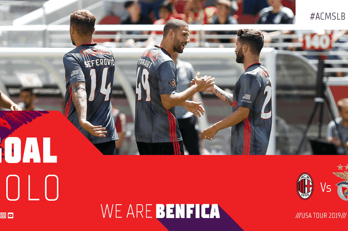 Adel Taarabt (tengah) menjadi pencetak gol kemenangan Benfica atas AC Milan pada ajang pramusim International Champions Cup 2019 di Gillette Stadium, Amerika Serikat, 28 Juli 2019.