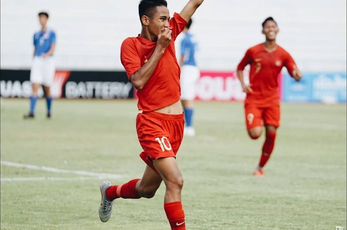 Gelandang timnas U-15 Indonesia, Marselino Ferdinan, berselebrasi usai mencetak gol ke gawang Singapura pada partai kedua Piala AFF U-15 2019, Senin (29/7/2019).