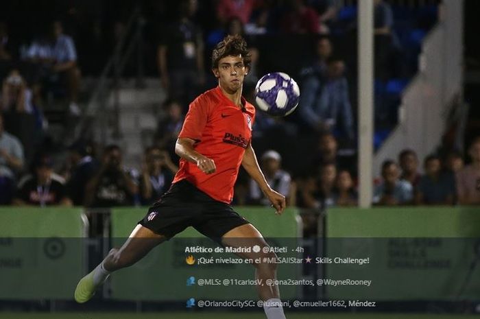 Penyerang Atletico Madrid, Joao Felix, beraksi dalam MLS All-Star Skill Challenge. 