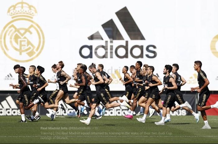 Para pemain Real Madrid sedang menjalani sesi latihan.