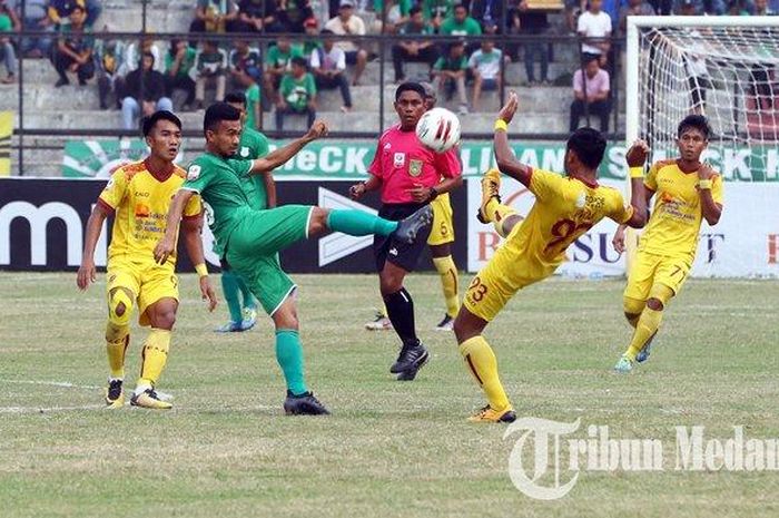 Laga PSMS Medan melawan Sriwijaya FC di kompetisi Liga 2 2019.