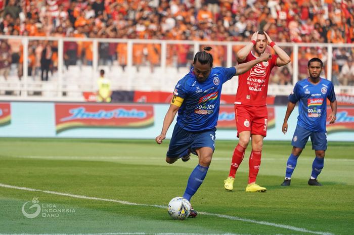 Aksi pemain Arema FC, Hamka Hamzah pada laga kontra Persija Jakarta di Stadion Utama Gelora Bung Karno (SUGBK), Sabtu (3/8/2019).