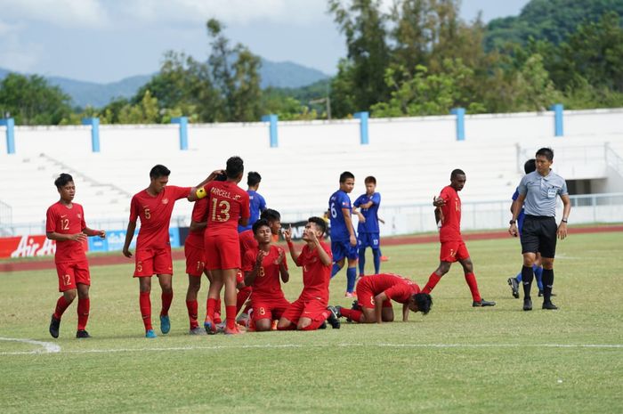 Pemain-pemain timnas U-15 Indonesia merayakan gol ke gawang timnas U-15 Filipina, Jumat (2/8/2019).