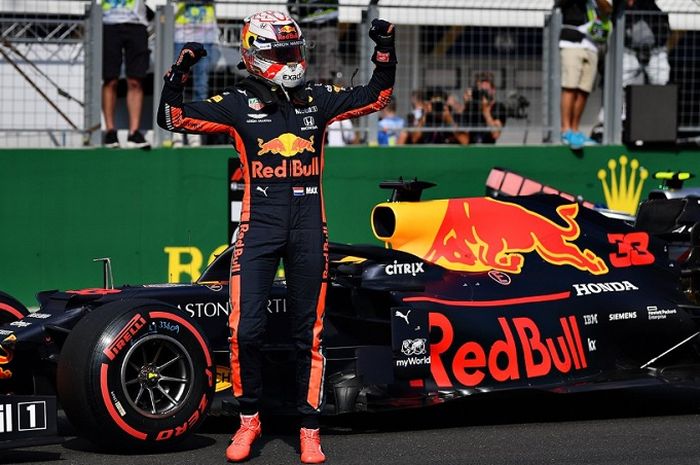 Selebrasi Max Verstappen (Red Bull Racing) setelah memastikan diri meraih pole position pada F1 GP Hungaria 2019, Sabtu (3/8/2019)