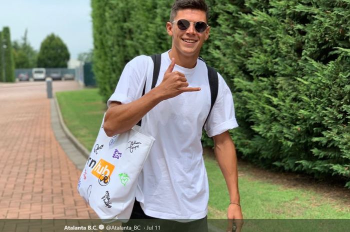 Gelandang Atalanta, Matteo Pessina, bergaya sebelum melakukan latihan perdana bersama timnya pada awal Juli 2019.