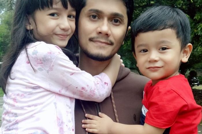 Ferdi Ali Arnaz dan anak-anaknya