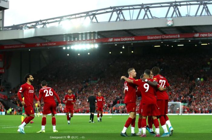 Para pemain Liverpool FC merayakan kemenangan atas Norwich City di Stadion Anfield, Sabtu (10/8/2019), dalam laga pekan pertama Liga Inggris musim 2019-2020.