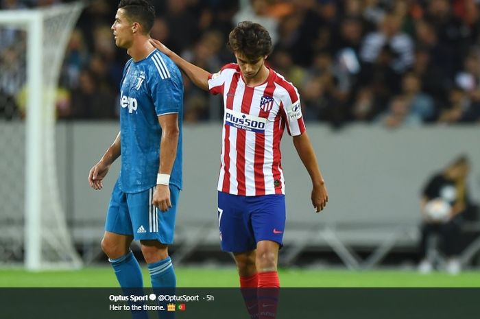 Cristiano Ronaldo (kiri) dan Joao Felix (kanan) saat pertandingan persahabatan Juventus vs Atletico Madrid di Friends Arena, Swedia, 10 Agustus 2019.