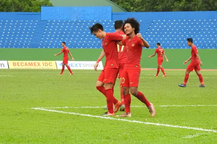 Pemain timnas U-18 Indonesia, Bagus Kahfi merayakan gol yang dicetaknya ke gawang timnas U-18 Brunei di Stadion Go Dau, Vietnam, Sabtu (10/8/2019).