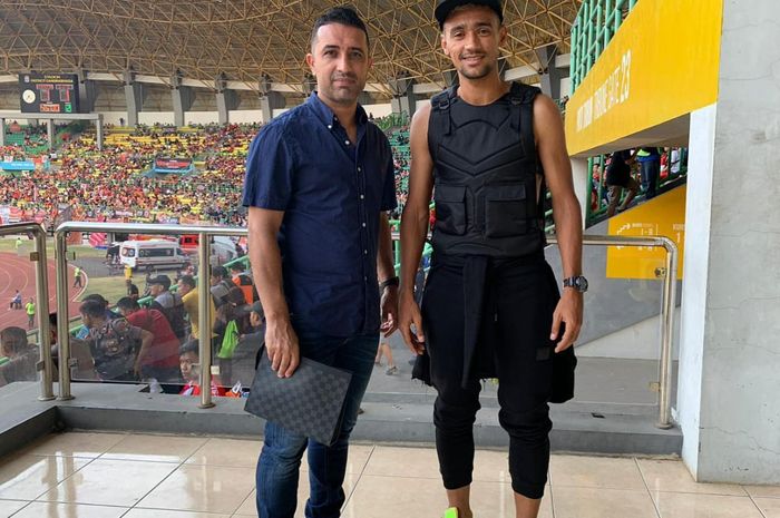 Bruno Matos bersama agennya, Fabio Barbosa jadi penonton laga Persija Jakarta kontra Bhayangkara FC di Stadion Patriot Chandrabhaga, Kota Bekasi, Sabtu (10/8/2019).