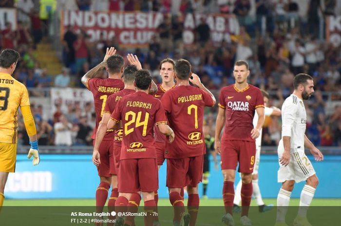 Selebrasi pemain AS Roma setelah mencetak gol ke gawang Real Madrid pada pertandingan persahabatan di Stadion Olimpico, 11 Agustus 2019.