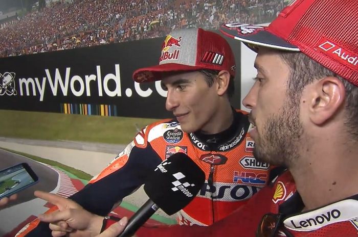 Marc Marquez (kiri) dan Andrea Dovizioso (kanan) saat diminta berkomentar soal duel yang mereka alami pada lap terakhir MotoGP Austria 2019, Minggu (11/8/2019)