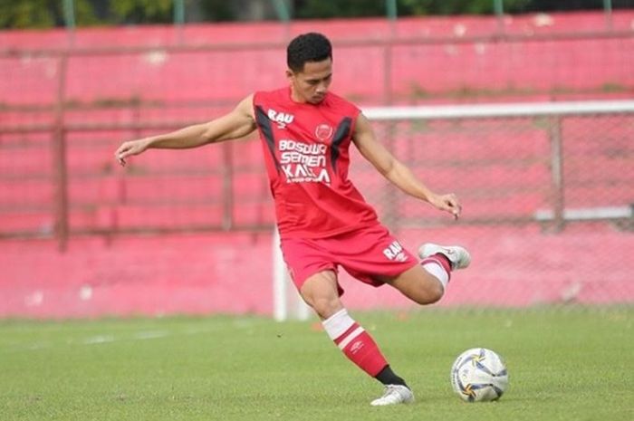 Bek kiri PSM Makassar, Reva Adi Utama, dikabarkan akan merapat ke Persija Jakarta