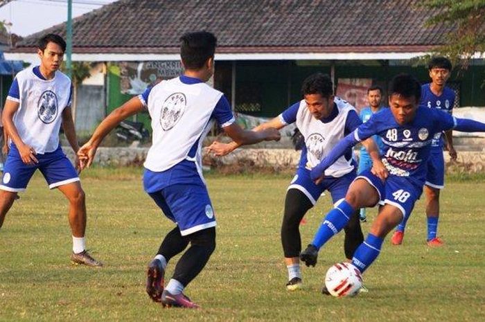 Skuat PSIM Yogyakarta saat menjalani latihan di Lapangan Tamanan, Bantul, Senin (12/8/2019) sore.