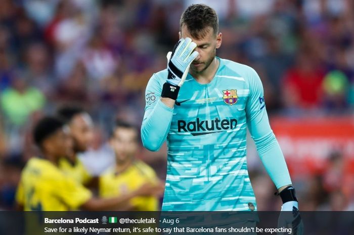 Kiper anyar Barcelona, Neto, terpaksa abesn selama dua bulan akibat cedera pergelangan tangan kiri.