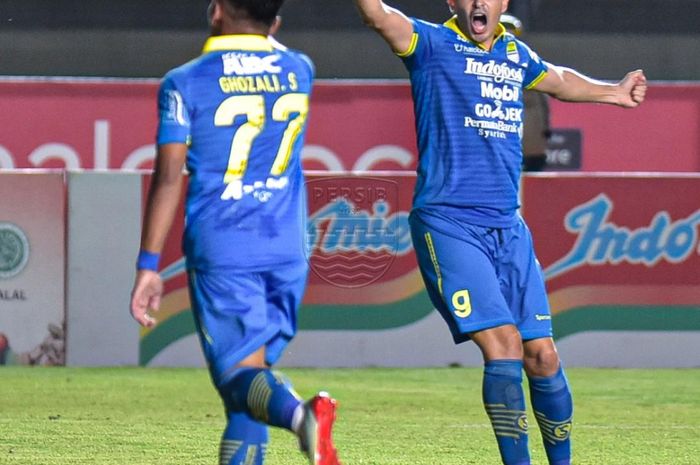 Pemain Persib Bandung, Ghozali Siregar, merayakan gol yang dicetaknya ke gawang Borneo FC pada pekan ke-14 Liga 1 2019.