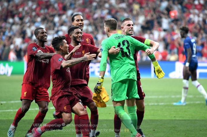 Ekspresi Kiper Liverpool FC, Adrian San Miguel, mementahkan tendangan penalti striker Chelsea Tammy Abraham, dalam laga Piala Super Eropa 2019 di BJK Vodafone Park, 15 Agustus 2019.