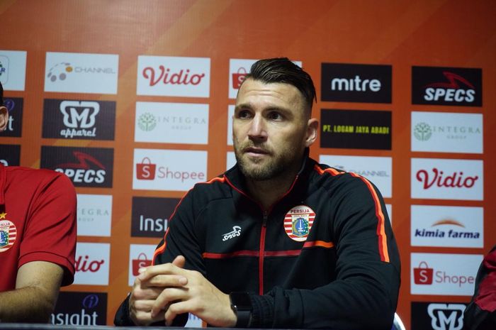 Penyerang Persija Jakarta, Marko Simic saat memberikan keterangan pers, Kamis (15/8/2019).