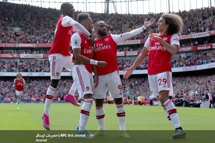 Para pemain Arsenal merayakan gol yang dicetak oleh Pierre-Emerick Aubameyang sekaligus gol yang membawa keunggulan tim menjadi 2-1 atas Burnley pada pekan kedua Liga Inggris 2019-2020.