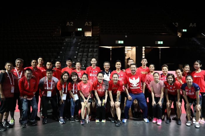 Tim bulu tangkis Indonesia berpose jelang Kejuaraan Dunia 2019 di Basel, Swiss.