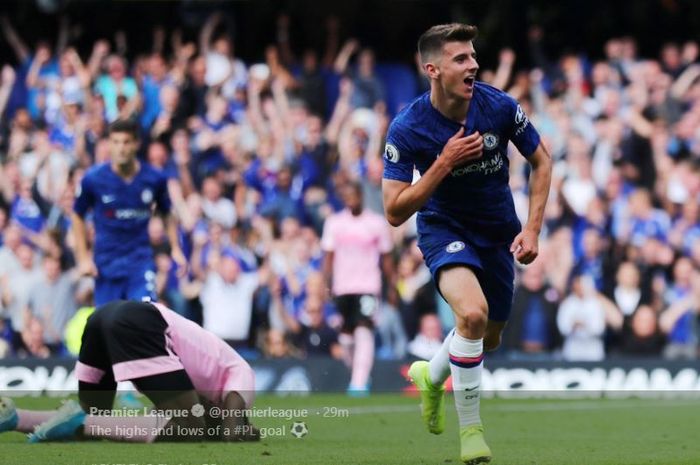 Gelandang Chelsea, Mason Mount, merayakan golnya ke gawang Leicester City dalam laga pekan kedua Liga Inggris di Stadion Stamford Bridge, 18 Agustus 2019.