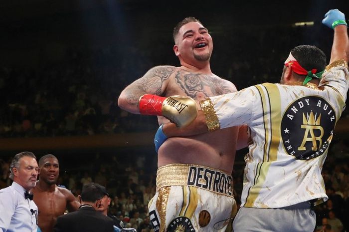 Selebrasi Andy Ruiz Jr usai kalahkan Anthony Joshua, MInggu (1/6/2019)