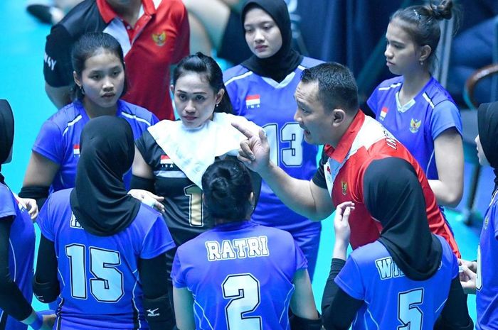 Timnas bola voli putri Indonesia saat menghadapi Jepang pada Kejuaraan Bola Voli Putri Asia di Jamsil Indoor Gymnasium, Korea Selatan, Kamis (22/8/2019).