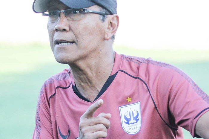 Pelatih PSIS Semarang, Bambang Nurdiansyah. 