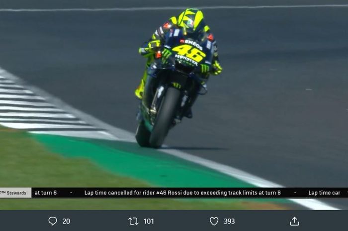 Pembalap Monster Energy Yamaha, Valentino Rossi, ketika menjalani sesi FP2 MotoGP Inggris 2019 Jumat (23/8/2019)