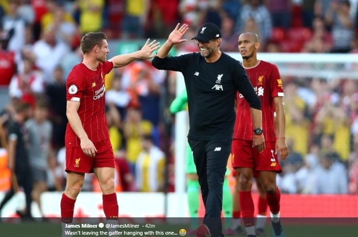 James Milner memberi salam hangat kepada pelatih Liverpool, Juergen Klopp, usai timnya mampu menundukkan Arsenal dengan skor 3-1 dalam lanjutan pertandingan Liga Inggris pekan ketiga di Stadion Anfield, Sabtu (24/8/2019).