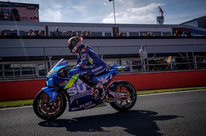 Aksi pembalap Suzuki Ecstar, Alex Rins pada MotoGP Inggris 2019, Minggu (25/8/2019)
