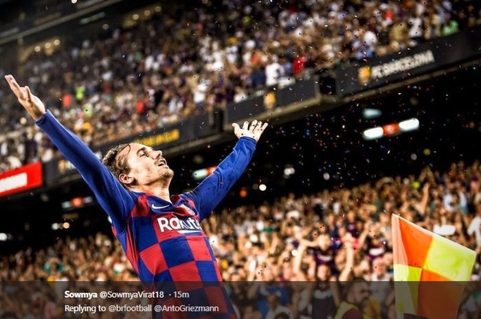 Antoine Griezmann melakukan selebrasi setelah sukses menyarangkan gol keduanya pada pertandingan Barcelona melawan Real Betis di Stadion Camp Nou pada pekan kedua Liga Spanyol 2019-2020, Minggu (25/8/2019).