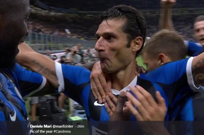 Ekspresi Antonio Candreva ketika mencetak gol keempat Inter Milan pada kemenangan 4-0 atas Lecce di Stadion Giuseppe Meazza pada pekan pertama Liga Italia, Senin (26/8/2019).