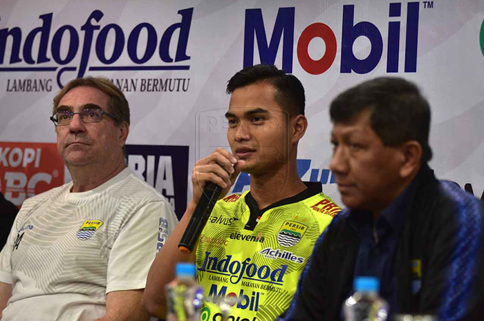 Perkenalan kiper baru, Dhika Bayangkara, dalam sesi konferensi pers Persib Bandung di Grha Persib, Selasa (27/8/2019).