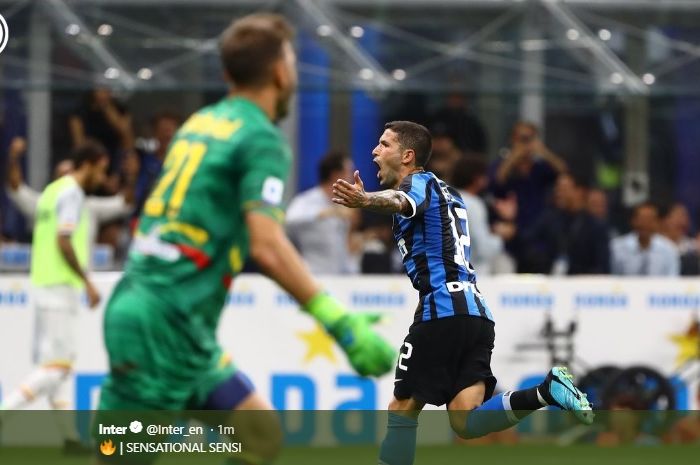 Stefano Sensi membawa Inter Milan unggul 2-0 atas Lecce pada babak pertama pertandingan pekan pertama Liga Italia di Stadion Giuseppe Meazza, Senin (26/8/2019).