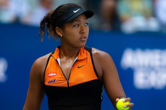 Petenis tunggal putri nomor satu dunia dari Jepang, Naomi Osaka, saat menjalani pertandingan melawan Anna Blinkova (Rusia) pada babak kesatu turnamen Grand Slam US Open 2019 di Flushing Meadows, New York, Amerika Serikat.