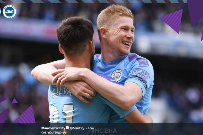 David Silva dan Kevin De Bruyne merayakan gol pembuka pada menit ke-2 kala melawan Brighton &amp; Hove Albion di Stadion Etihad, Sabtu (31/8/2019).